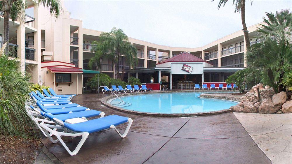 Baymont By Wyndham Tampa Near Busch Gardens Hotel Exterior foto